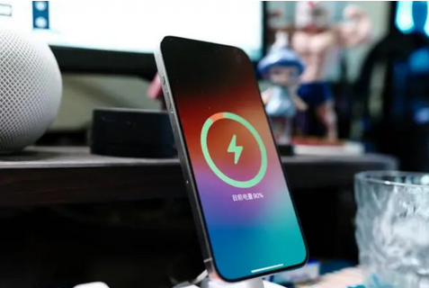 牧野苹果15换屏服务分享用什么充电器给iPhone15充电更好 